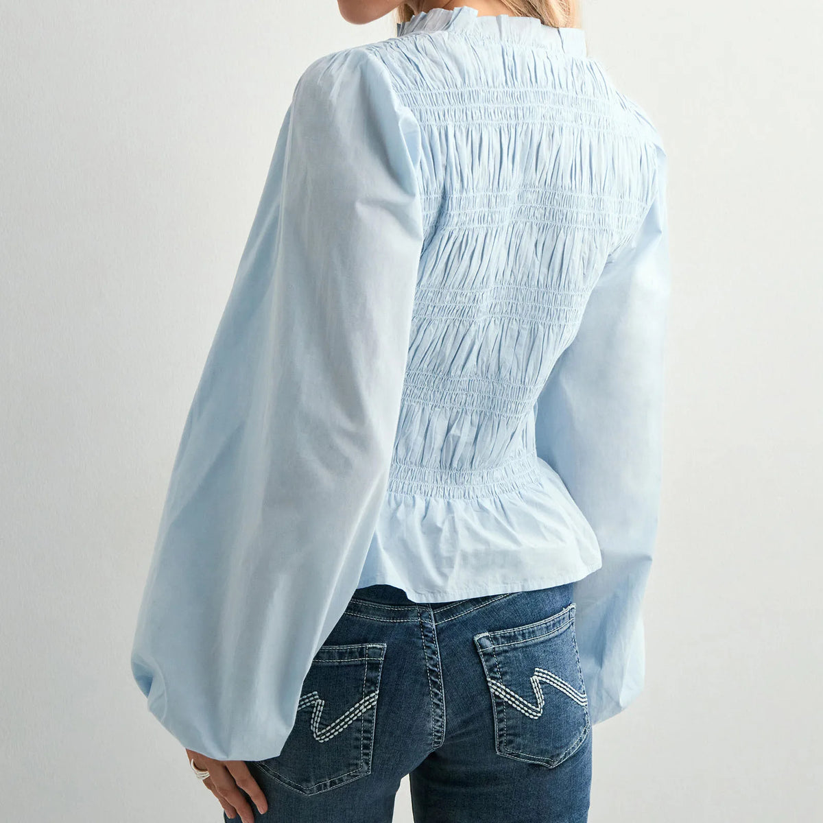 Ernest חולצת ראפלס מחמיאה אלגנטית