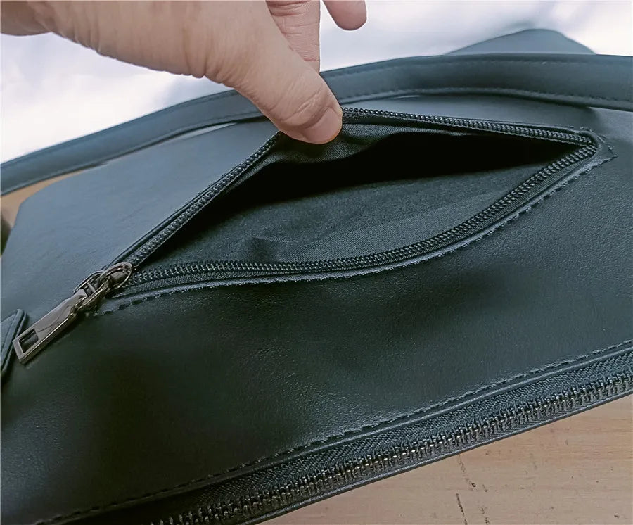 Wyatt תיק קלאץ' דמוי עור