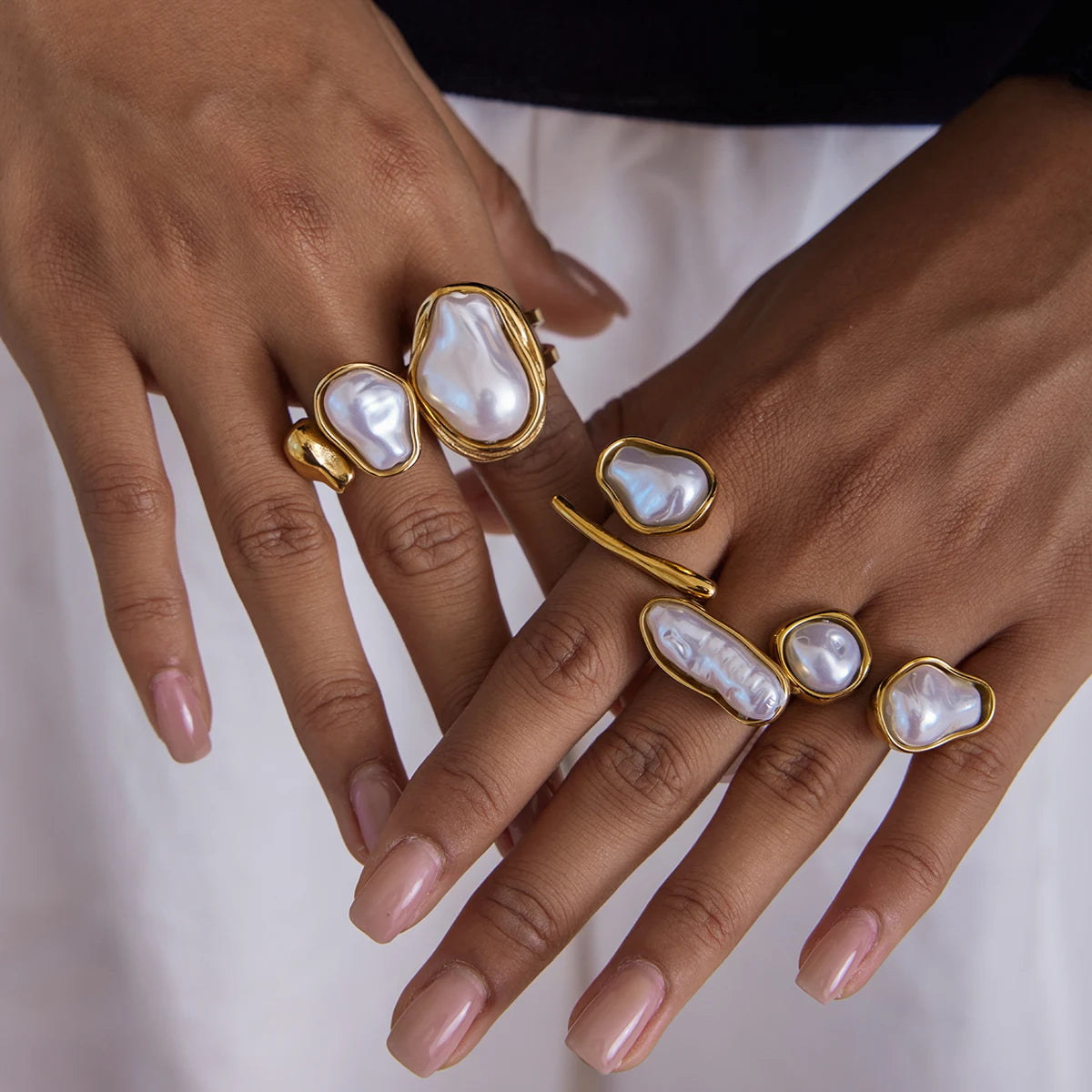 Barlina טבעות פנינה בעיצוב א-סימטרי