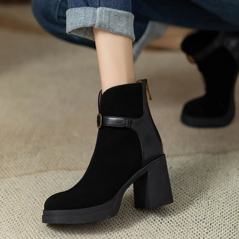 Jodie מגפי זמש עם אבזם ועקב עבה