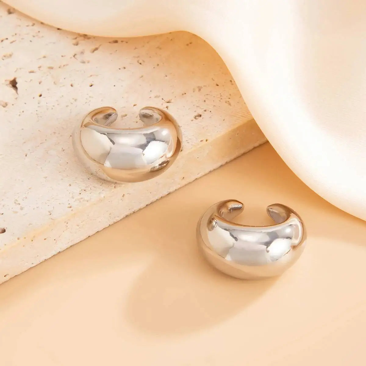 Julia עגיל קליפ בצורת טיפה