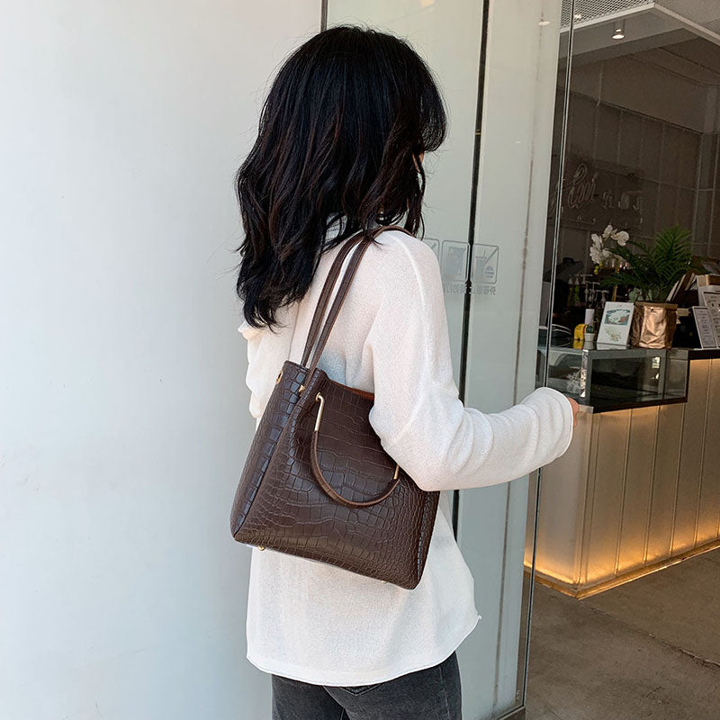 Rares תיק צד דמוי עור בטקסטורה