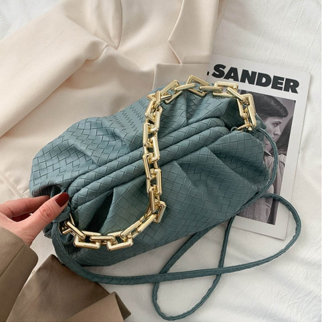 Uriel תיק באקט דמוי עור עם שרשרת